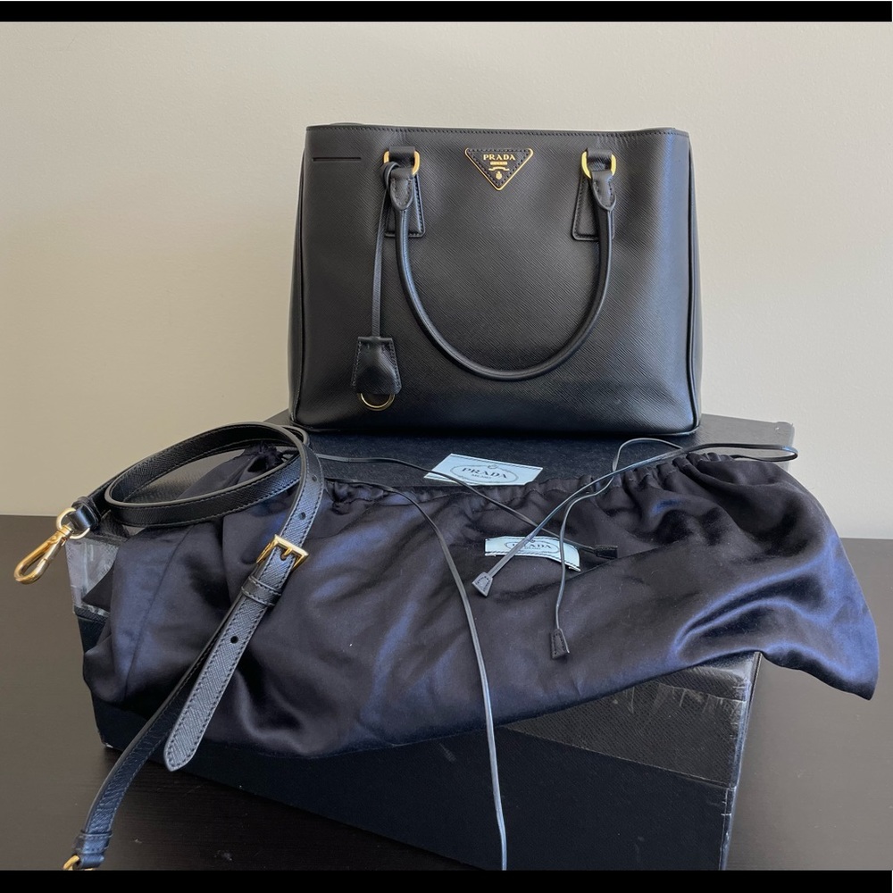 【Sold】Prada Safiano Tote Bag single zip with strap